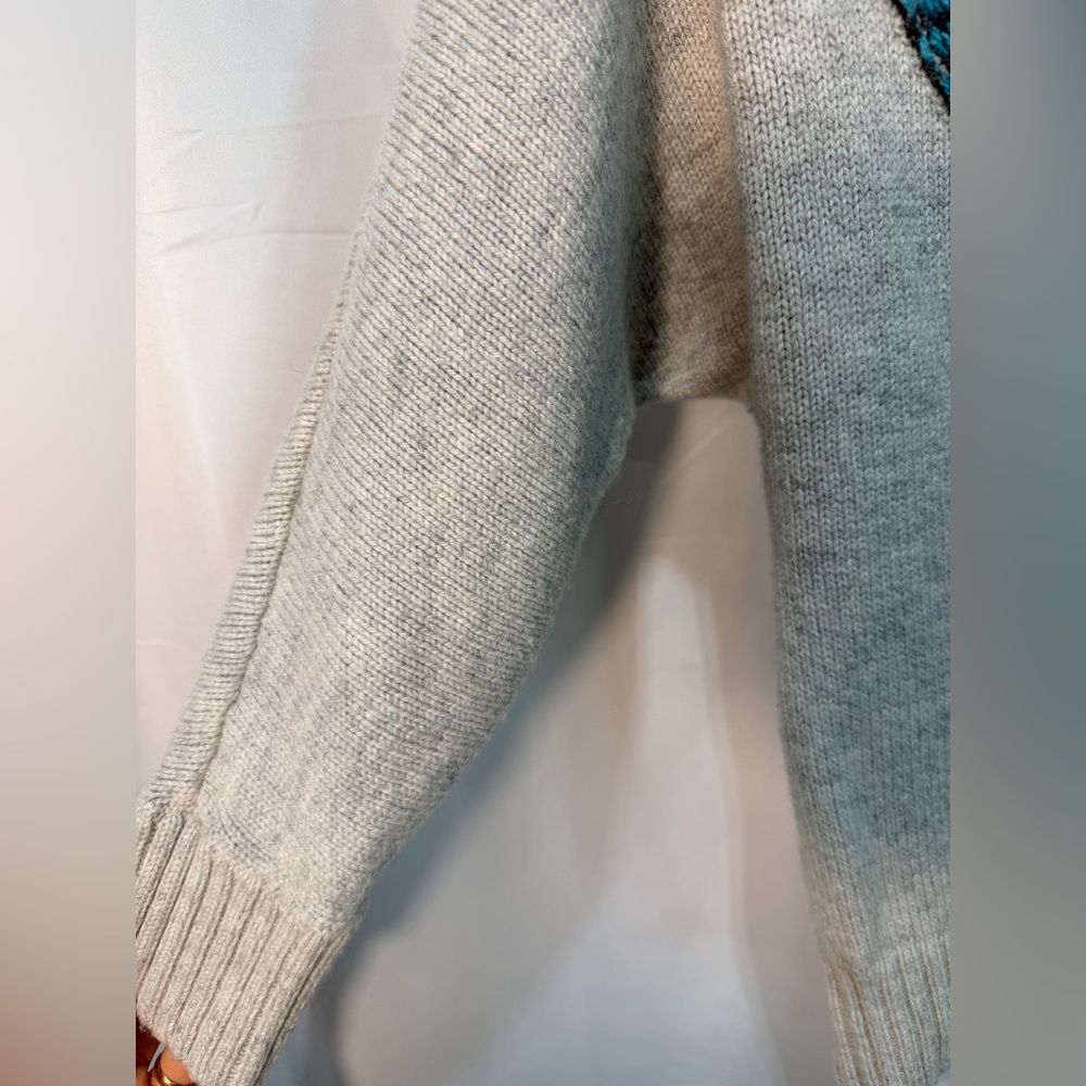 American Eagle Outfitters Gray V-Neck Sweater with Multicolor Trim - Picture 3 of 5
